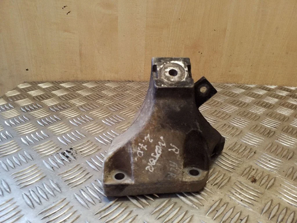 Mootori kinnituskronstein 4F0199308AB