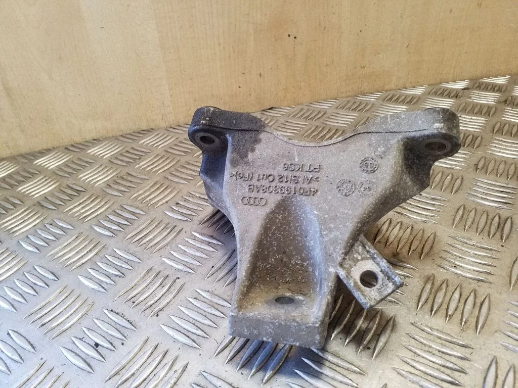 Mootori kinnituskronstein 4F0199308AB