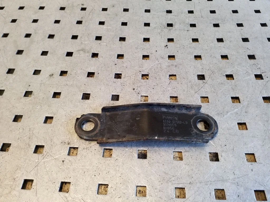 Engine mounting bracket 6G926P082LB