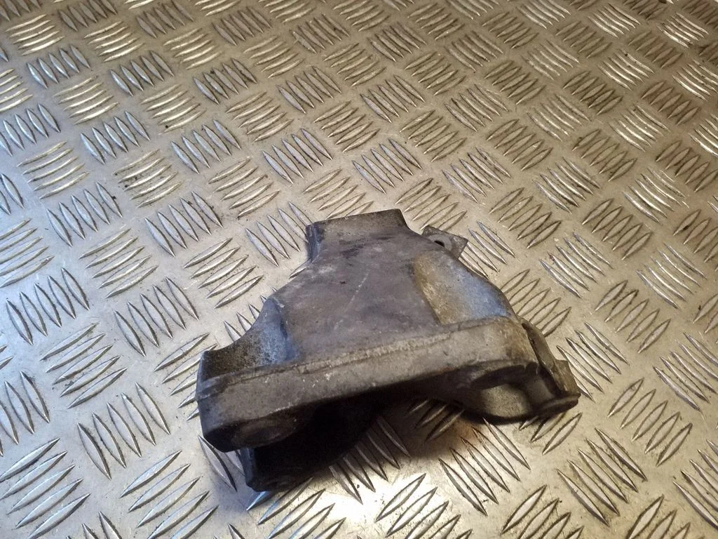 Mootori kinnituskronstein 4F0199308AB