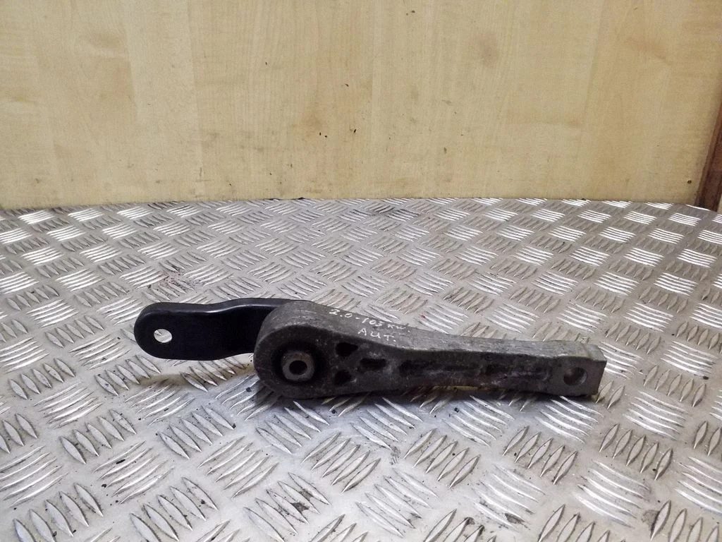 Mootori kinnituskronstein 1K0199855L