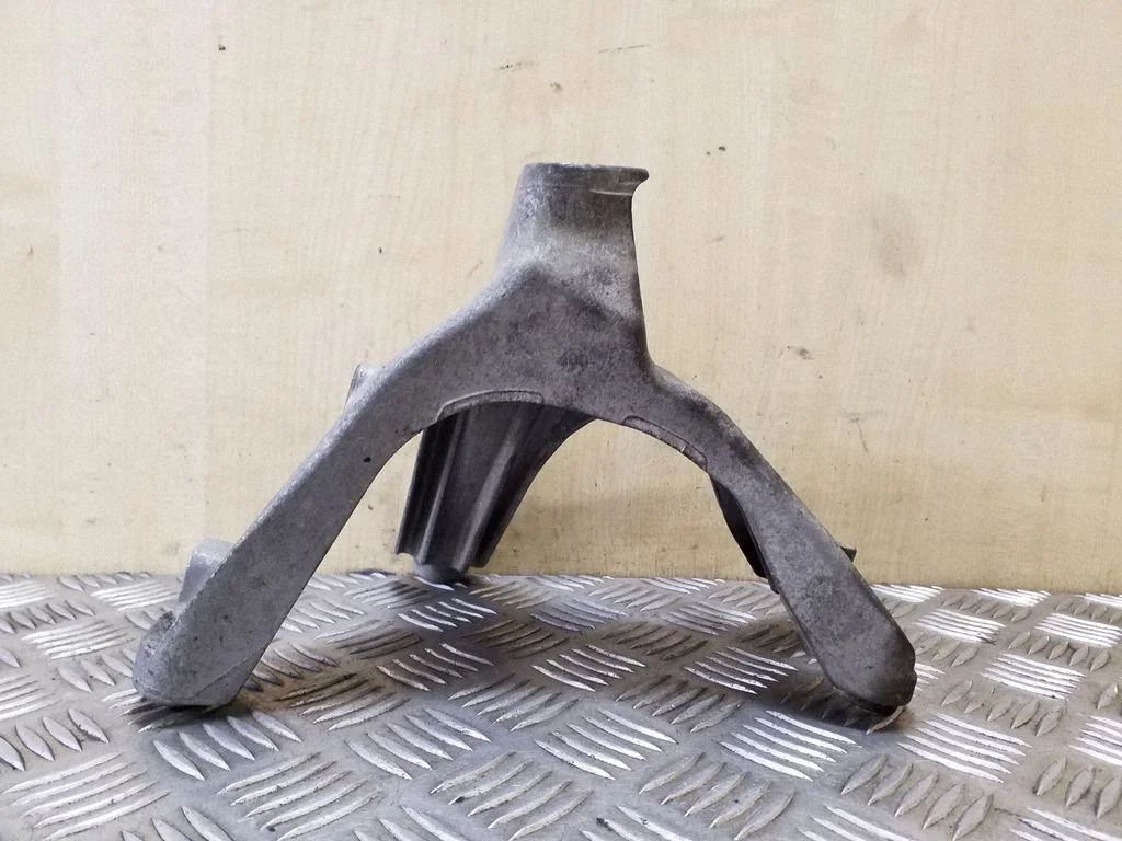 Mootori kinnituskronstein 8K0199308BE