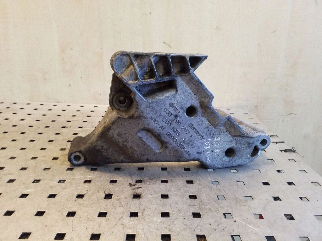 Engine mounting bracket – Audi A3 S3 8P (2003-2012)