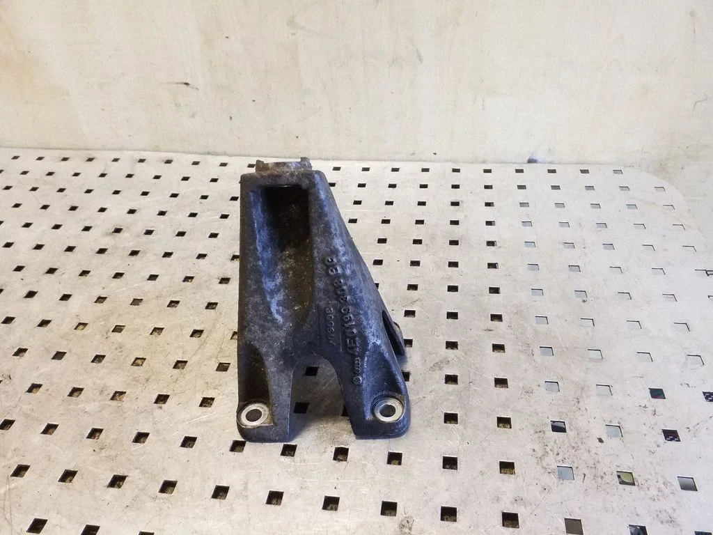 Engine mounting bracket 4E0199308 – Audi A8 S8 D3 4E (2002-2009)