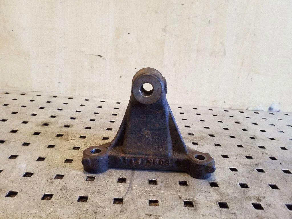Engine mounting bracket 93853922