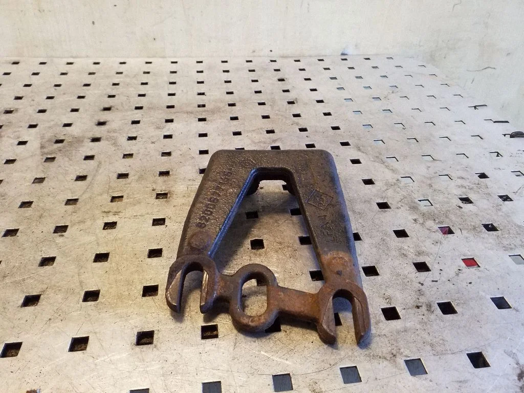 Engine mounting bracket 8200577165