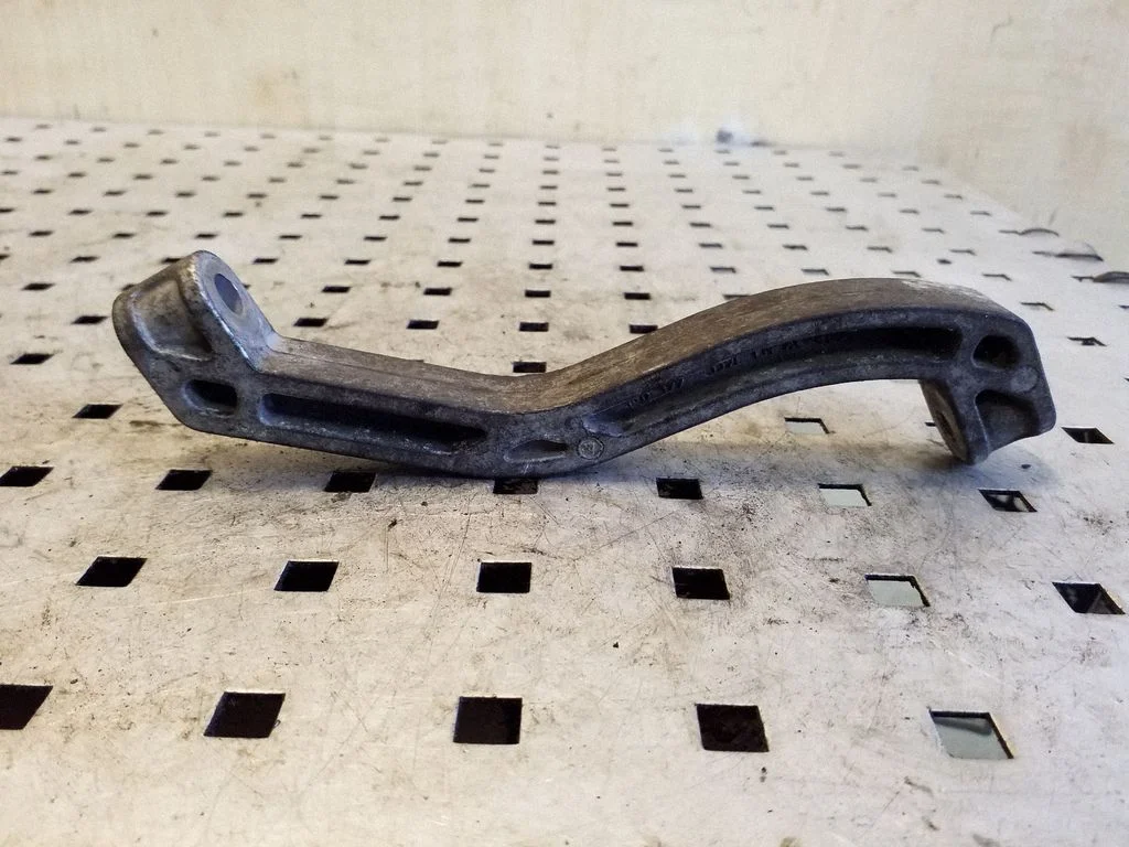 Engine mounting bracket 1K0199359E