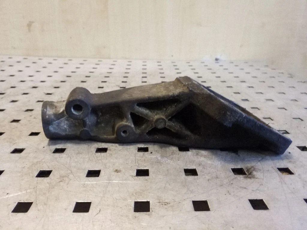 Mootori kinnituskronstein A1662230404