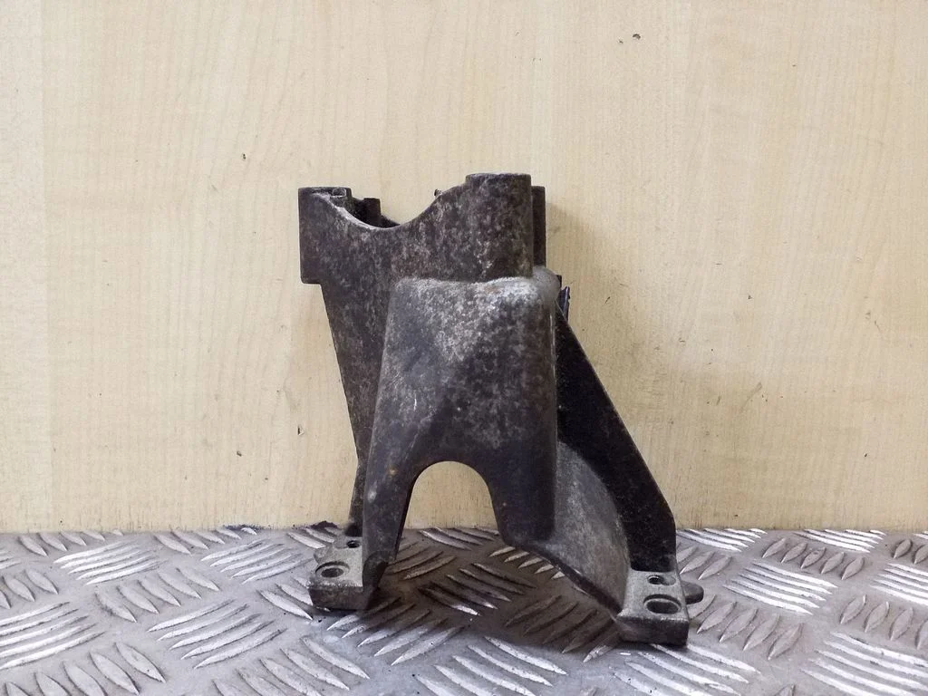 Engine mounting bracket 9638770480