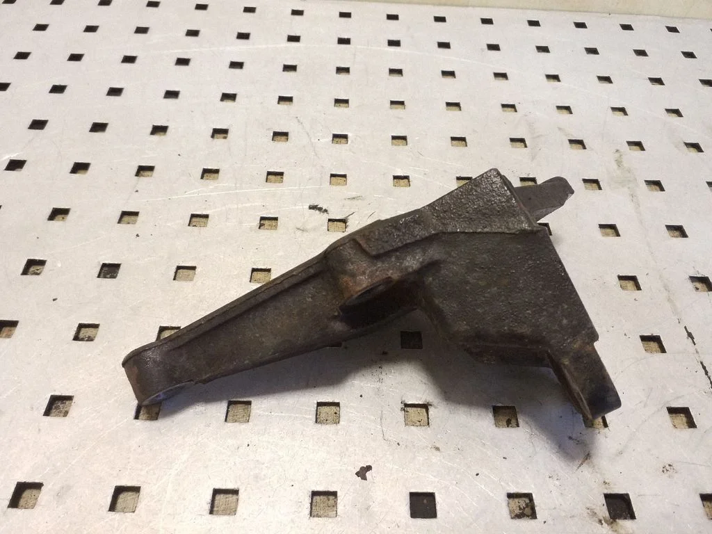 Engine mounting bracket 123150D040