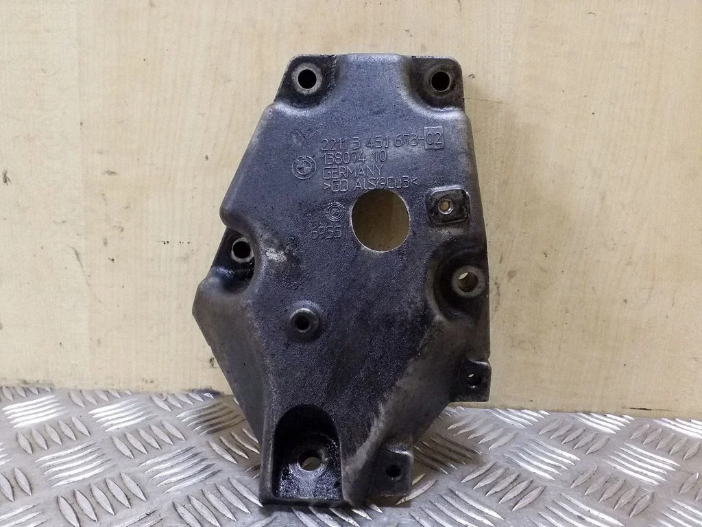 Engine mounting bracket 22113451673