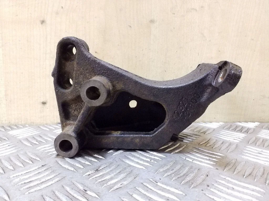 Engine mounting bracket 1232131100