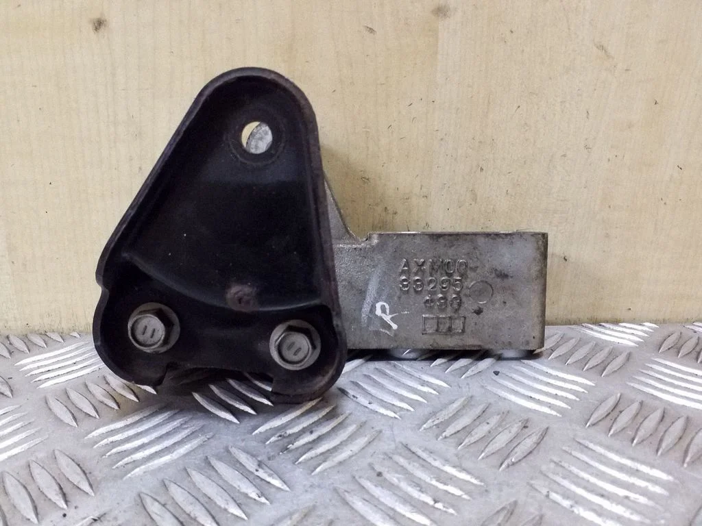 Engine mounting bracket AXM0033295