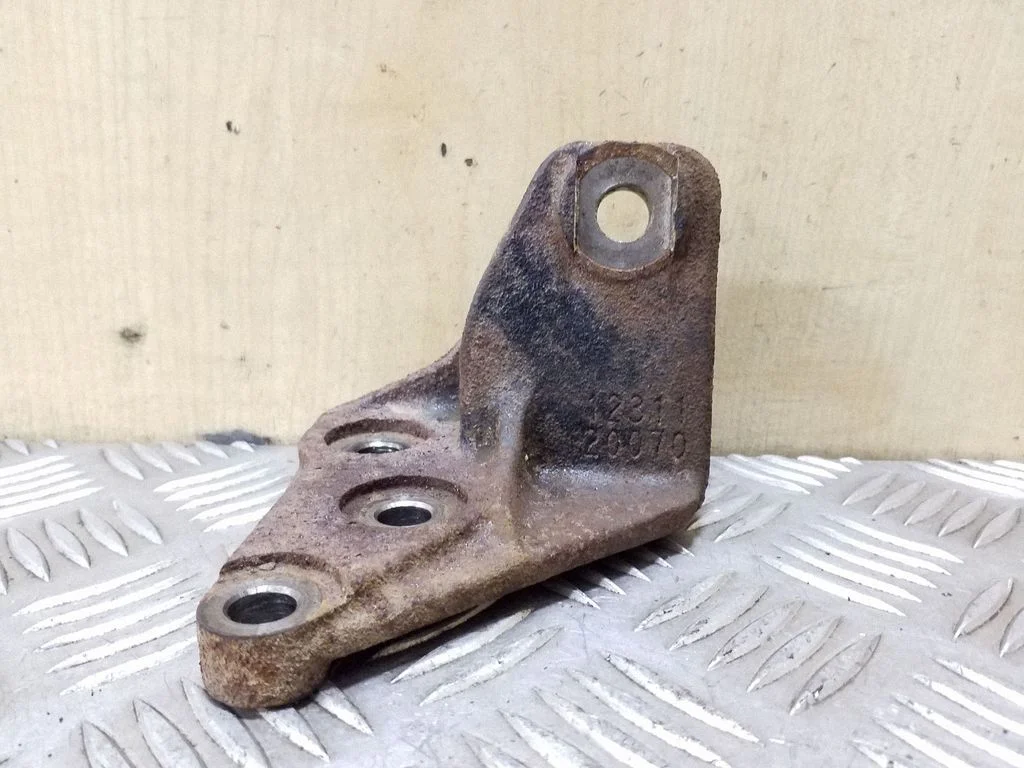 Engine mounting bracket 1231120070