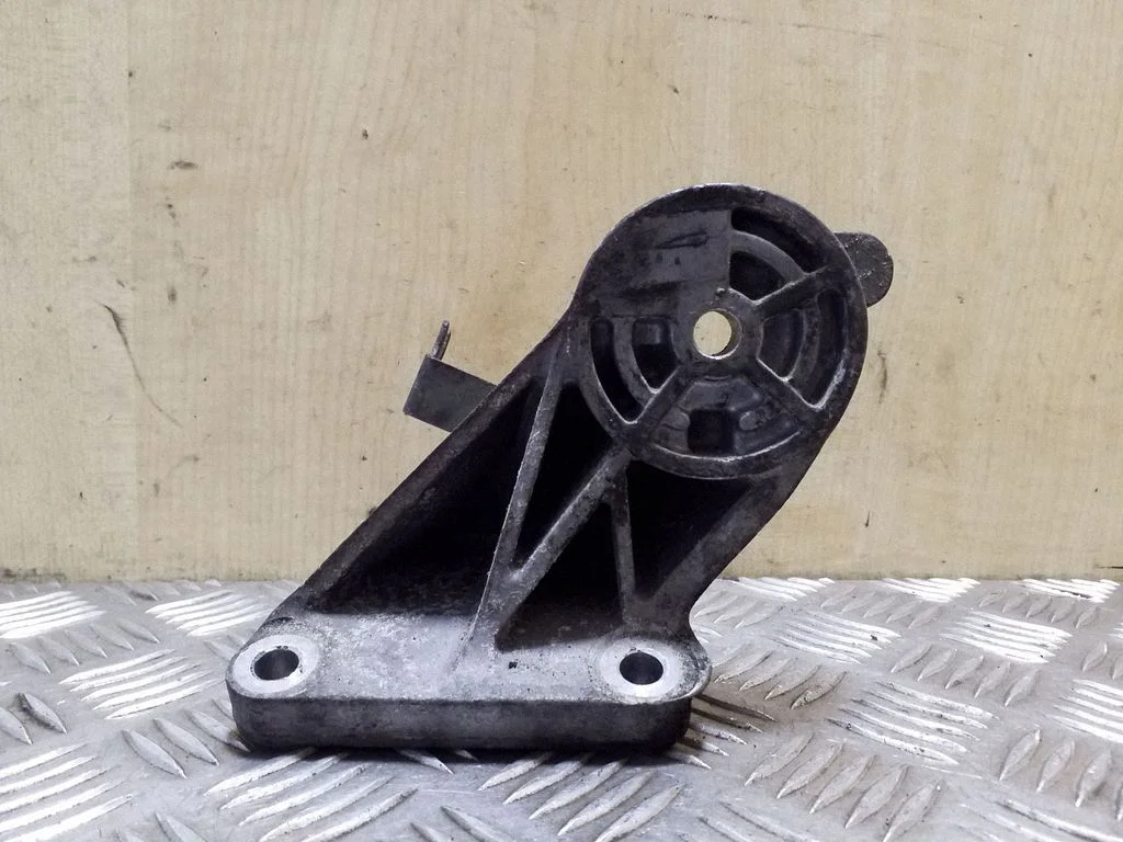 Mootori kinnituskronstein 074199275