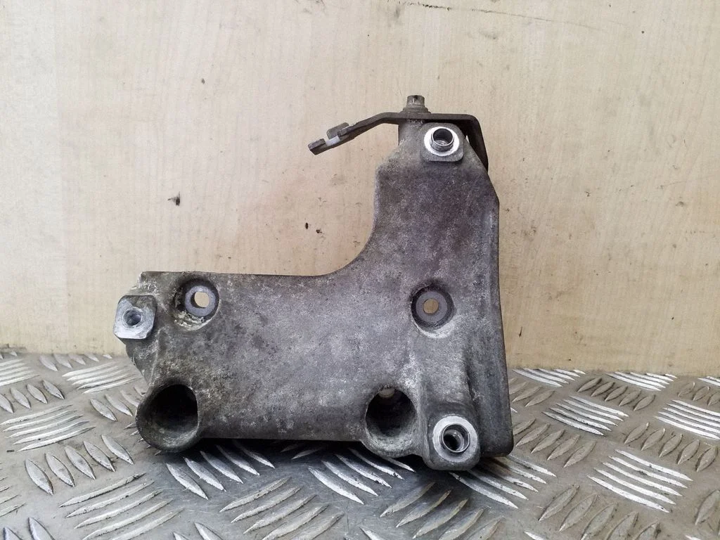 Engine mounting bracket 7505980