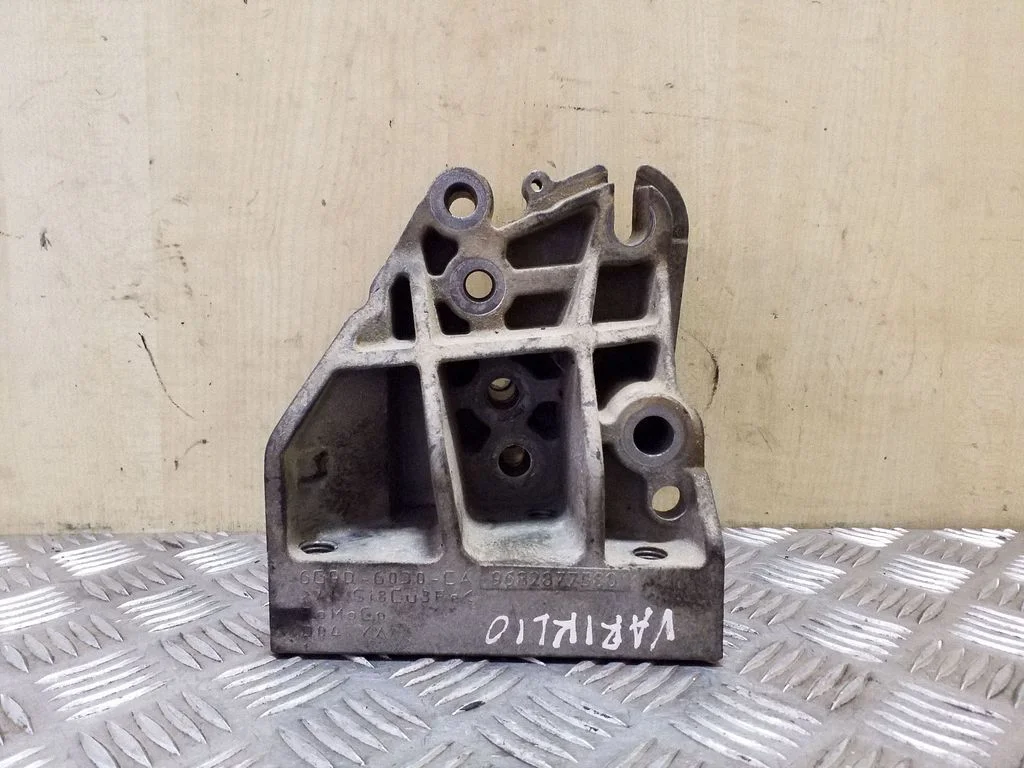 Engine mounting bracket – Land Rover Freelander 2 - LR2 (2007-2016)
