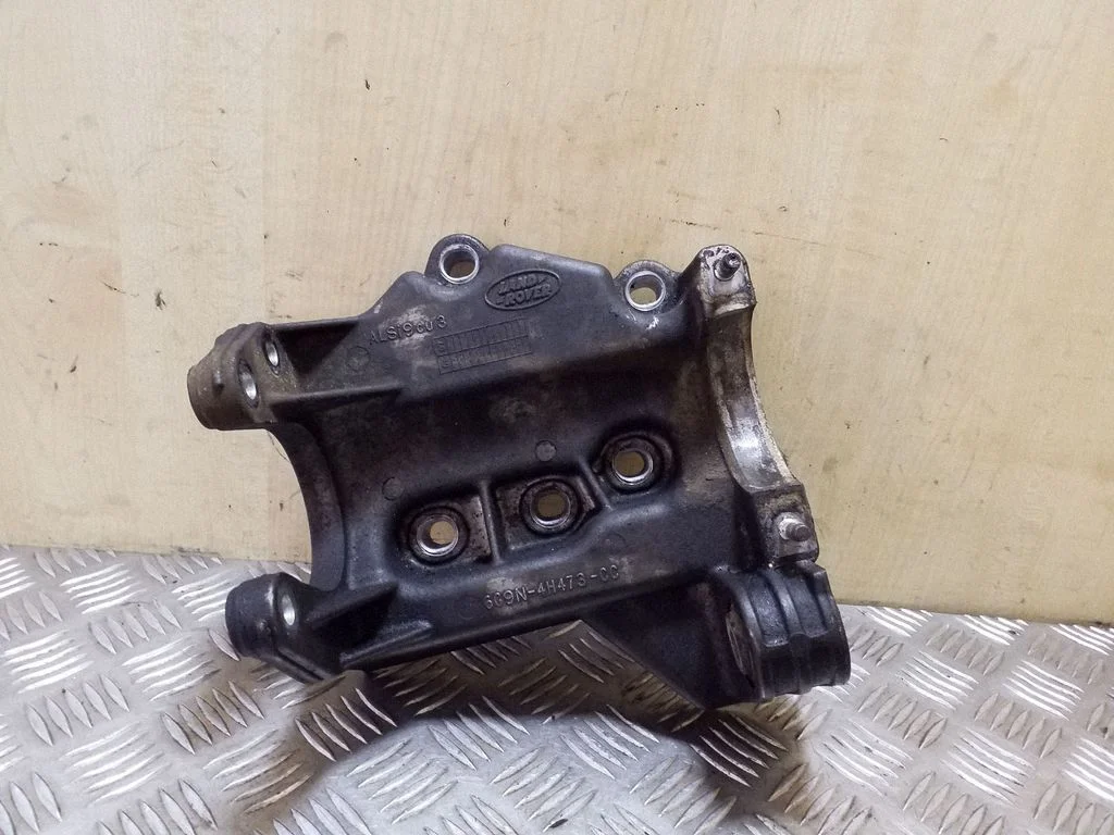 Engine mounting bracket – Land Rover Freelander 2 - LR2 (2007-2016)