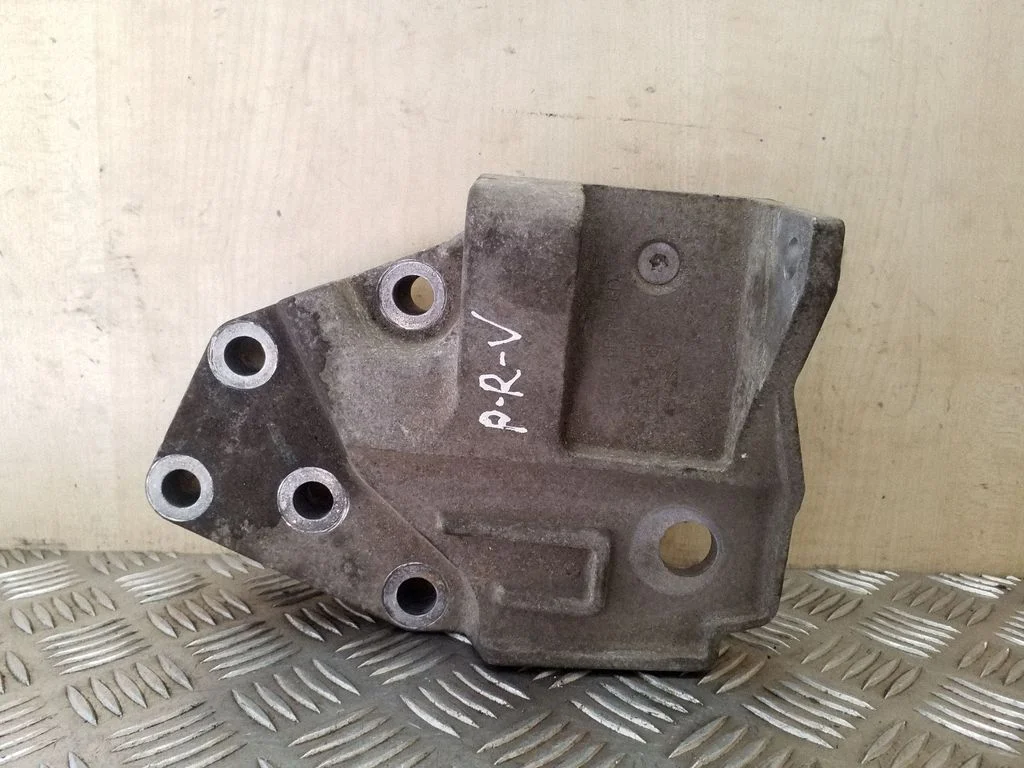 Engine mounting bracket – Land Rover Freelander 2 - LR2 (2007-2016)