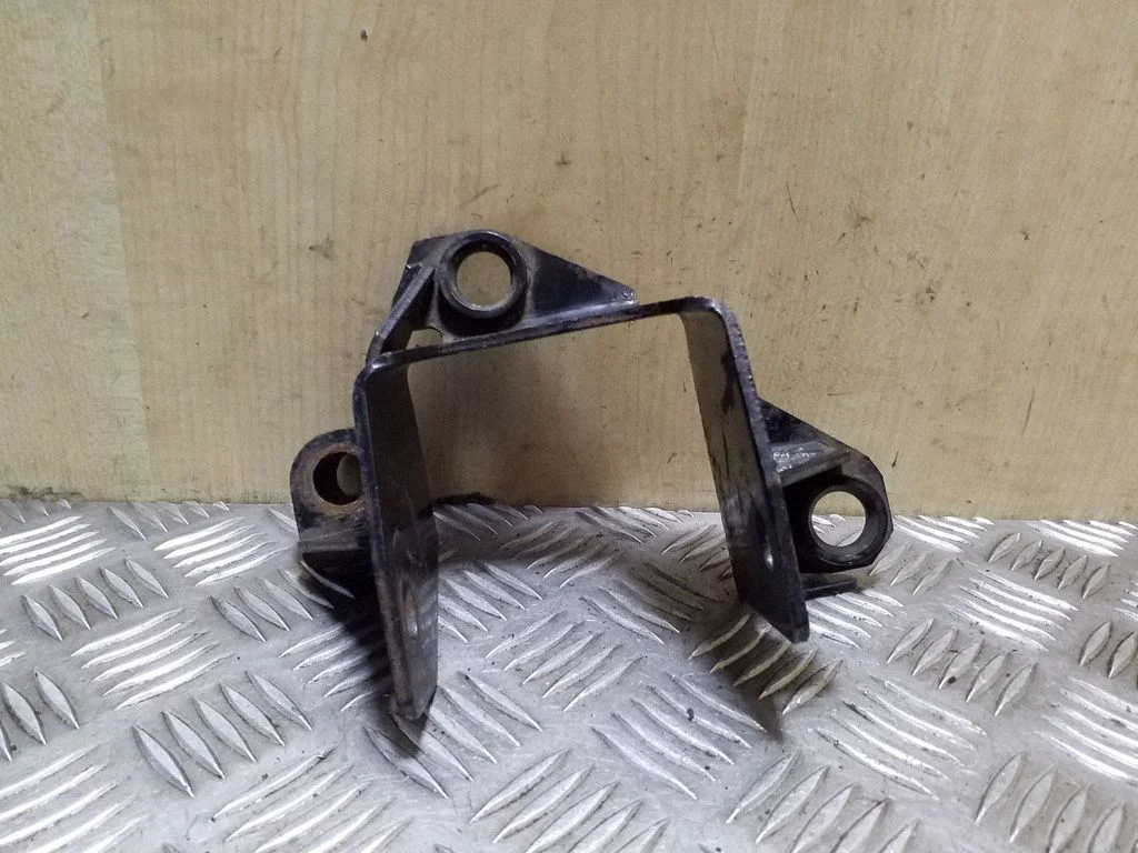 Engine mounting bracket – Mazda 6 (2002-2008)