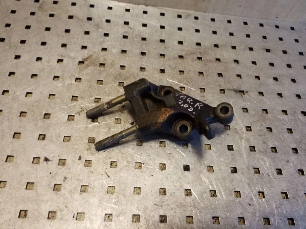 Engine mounting bracket – Mazda 6 (2002-2008)