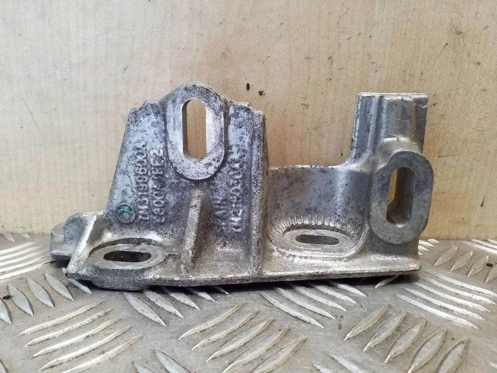 Engine mounting bracket – Ford Galaxy (2000-2006)