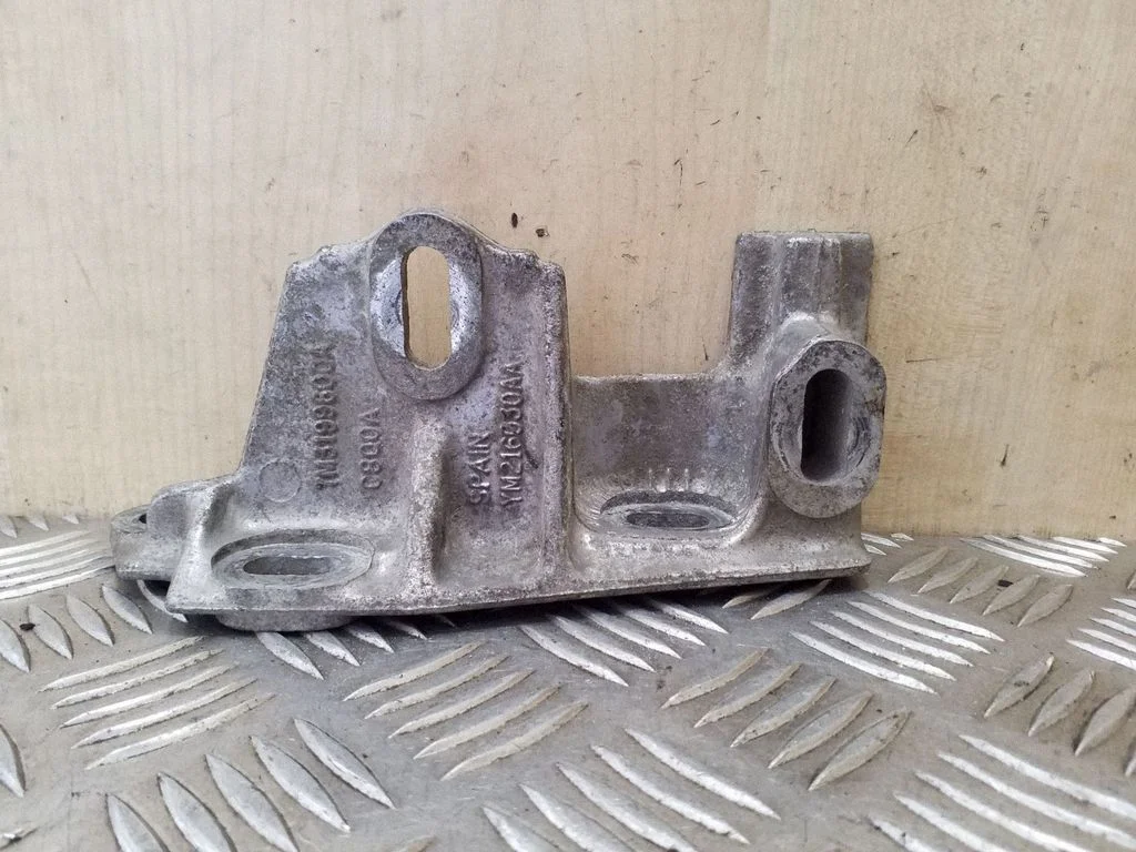 Engine mounting bracket – Ford Galaxy (2000-2006)