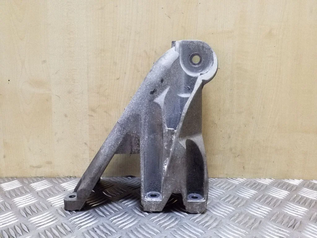 Engine mounting bracket 03H199308