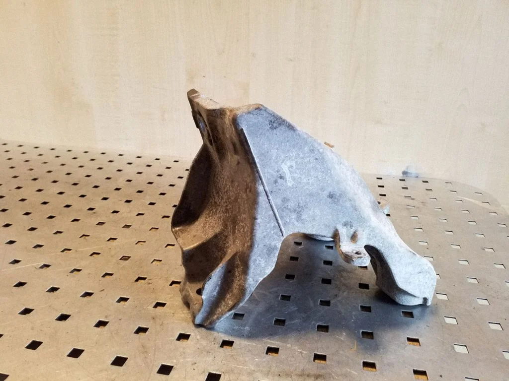 Engine mounting bracket 3D0199308AP