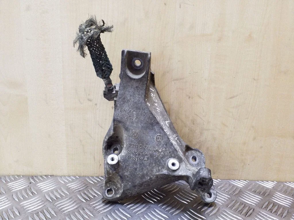 Engine mounting bracket – BMW 1 Series E81 E87 (2004-2011)
