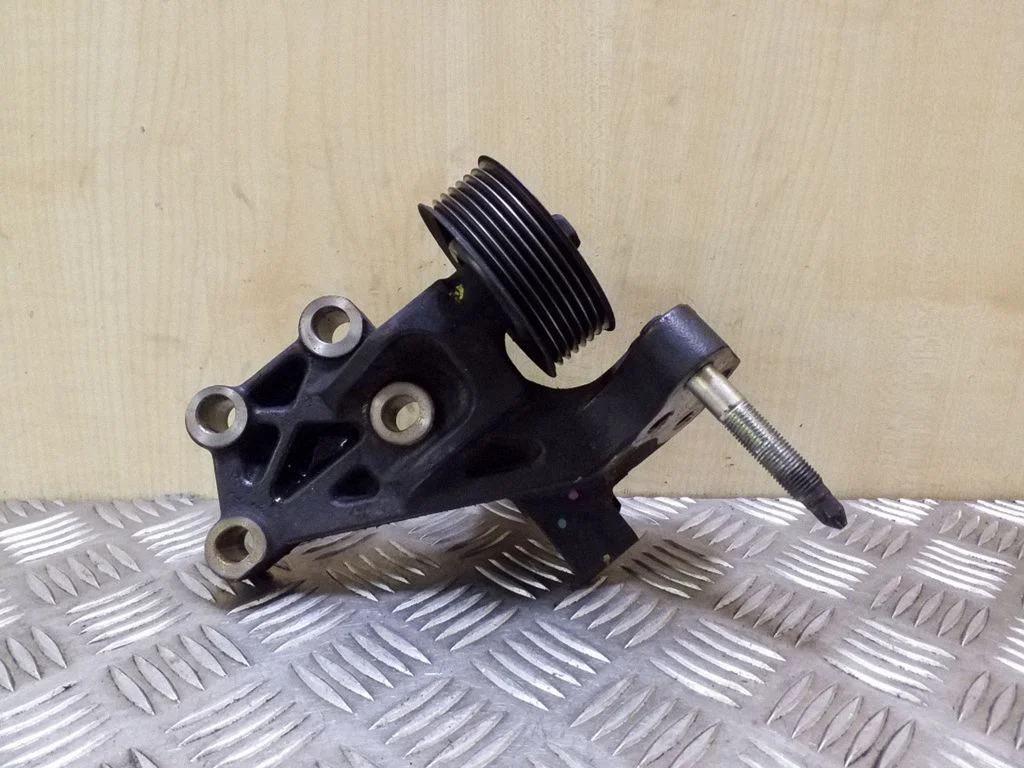 Engine mounting bracket 123150R020