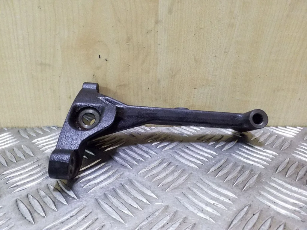 Engine mounting bracket 3311805010
