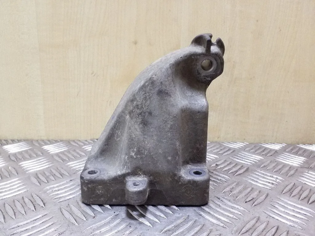 Engine mounting bracket – Mercedes-Benz E-Class W211 (2002-2009)