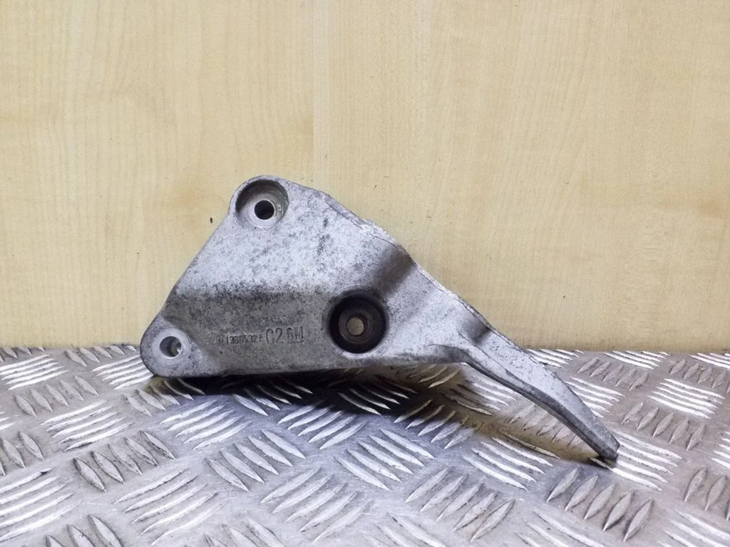 Engine mounting bracket 13365327