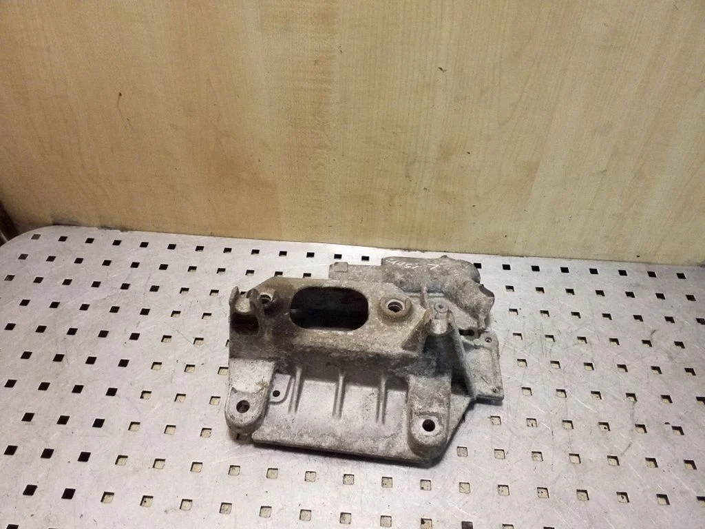 Mootori kinnituskronstein 11254AX600