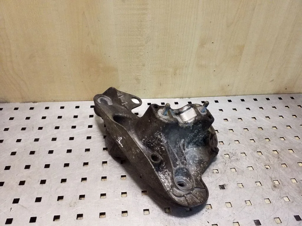 Engine mounting bracket 4F0199351AG