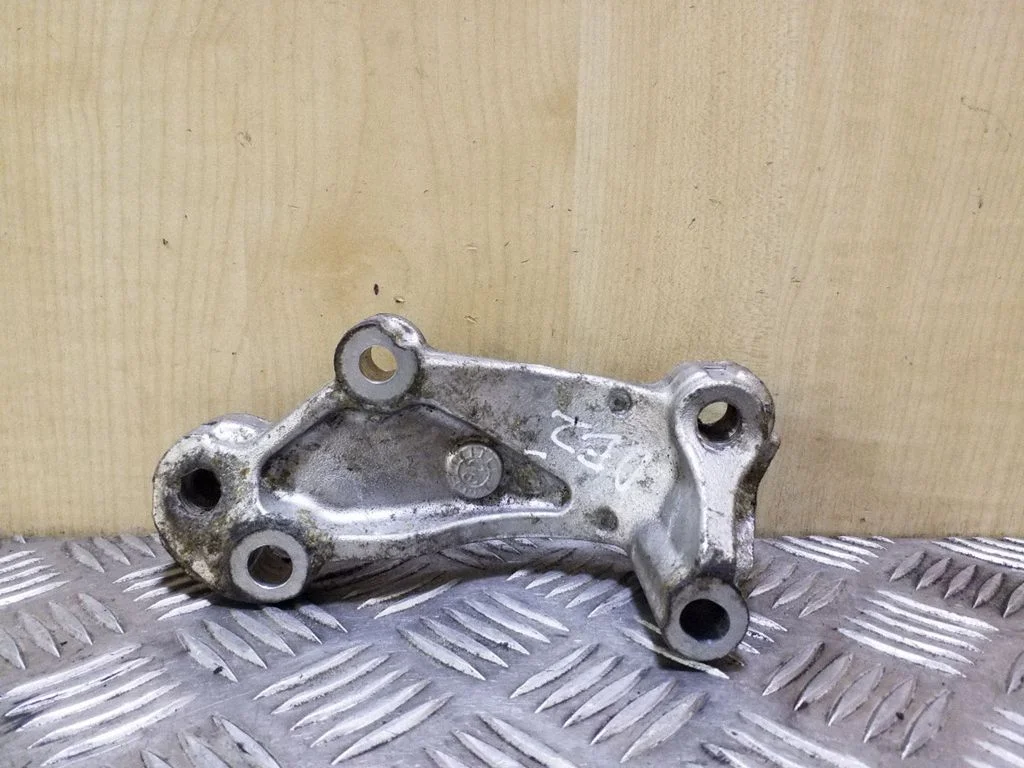 Mootori kinnituskronstein 11253JD700
