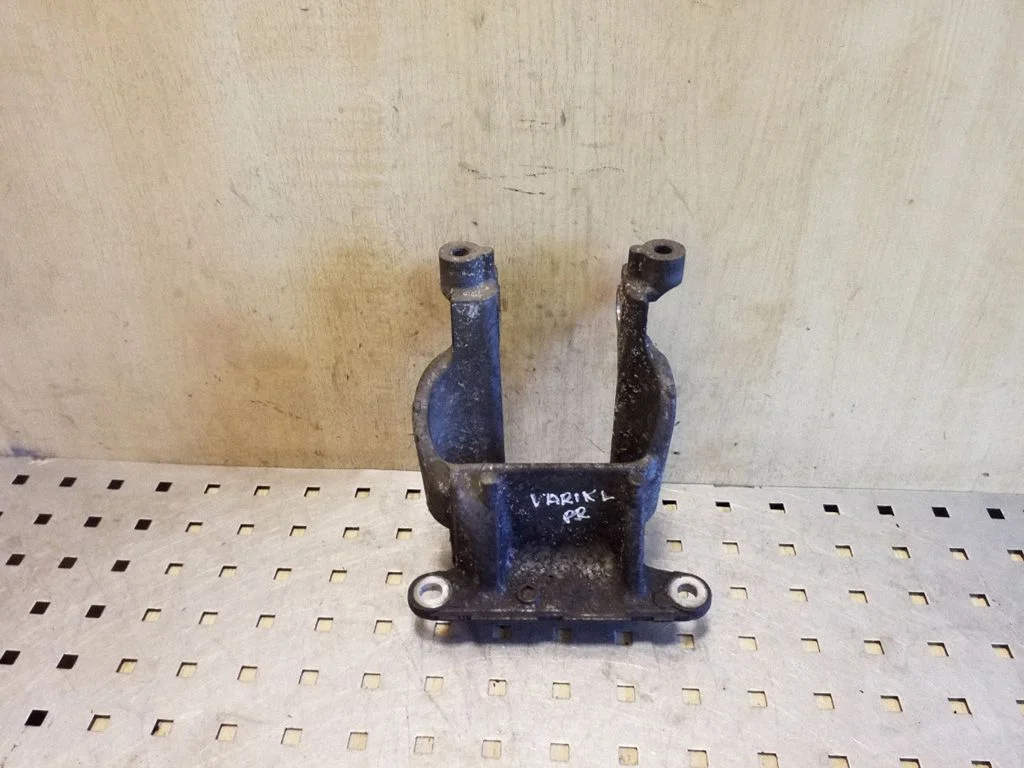Engine mounting bracket – Subaru Outback (2009-2014)