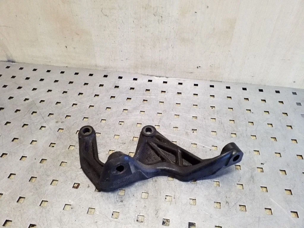 Engine mounting bracket 30735708