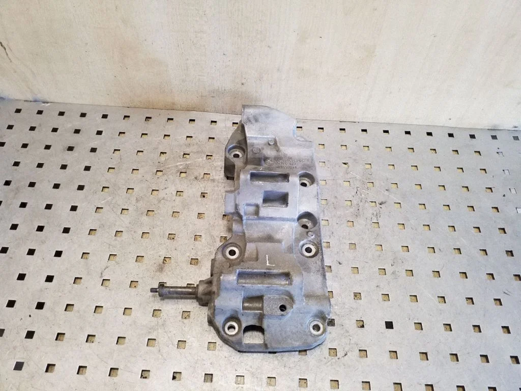 Engine mounting bracket 1168506863