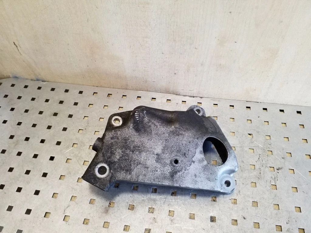 Engine mounting bracket 22116781241