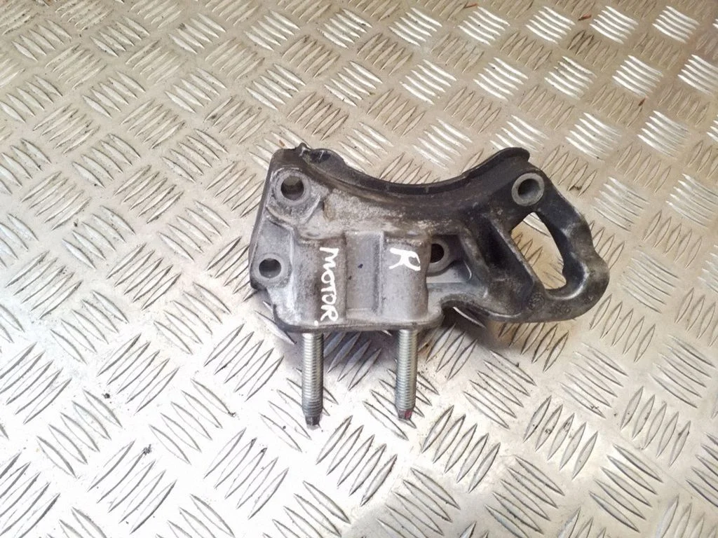 Mootori kinnituskronstein – Mazda 3 II (2009-2013), parem