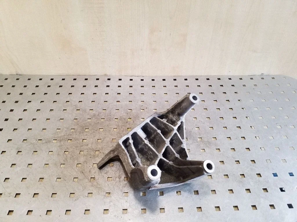 Engine mounting bracket 13248506