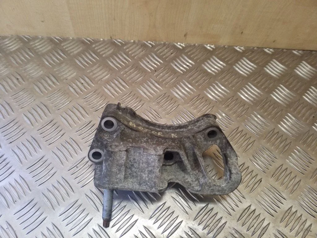 Dzinēja stiprinājuma kronšteins 3M516030 – Ford Focus C-MAX (2003-2010)