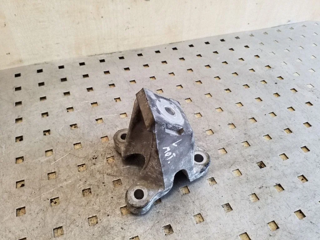 Engine mounting bracket – Audi A6 Allroad C6 (2006-2011)