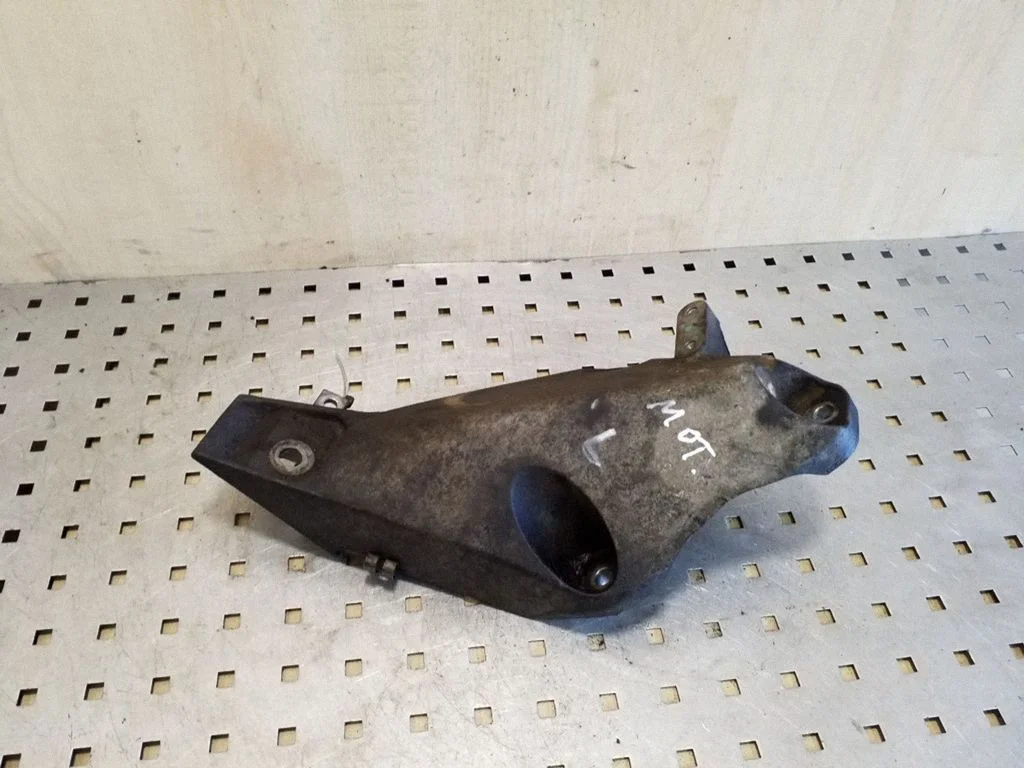 Engine mounting bracket 2211677267902