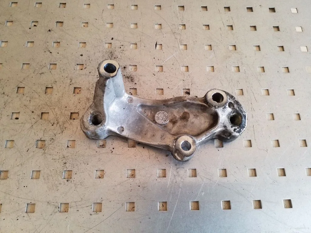 Mootori kinnituskronstein 11253JD700