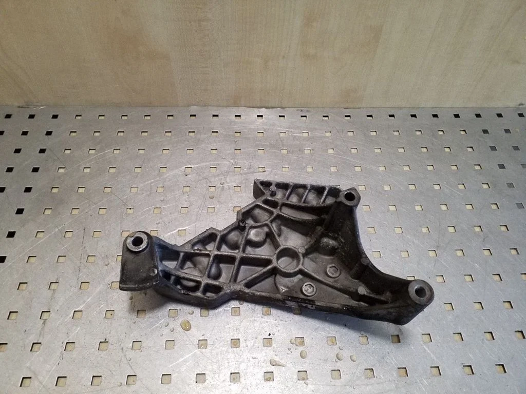 Engine mounting bracket 03G199207E