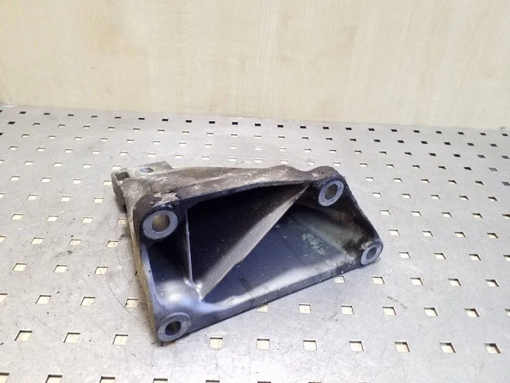Engine mounting bracket 22116786692