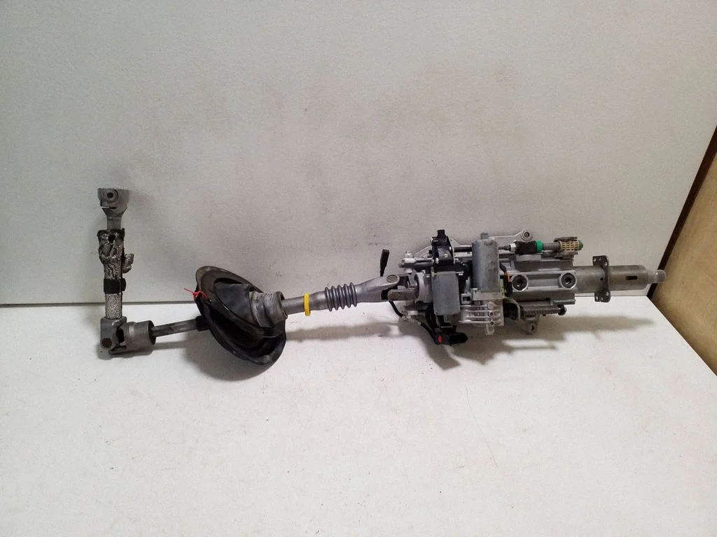 Steering wheel axle 06700067910 – Maserati Ghibli (2013-)